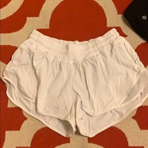 Lulu lemon Hotty Hot 2.5” shorts